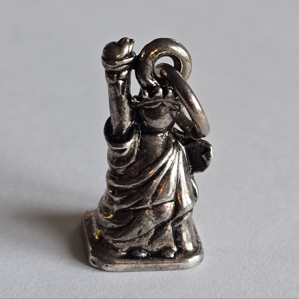 Statue of Liberty charm pendant silver tone New York patriotic jewelry